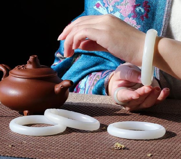 和田玉翡翠哪個更好？有什么區(qū)別？