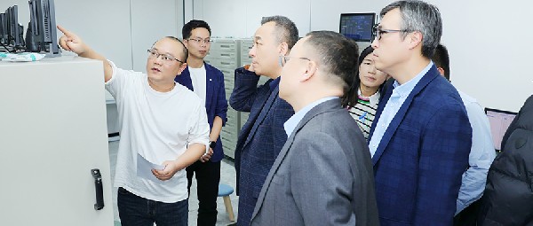 資訊丨國家珠寶玉石首飾檢驗(yàn)集團(tuán)有限公司黨委書記、董事長王寶民，深圳實(shí)驗(yàn)室主任丁汀一行蒞臨港福調(diào)研指導(dǎo)
