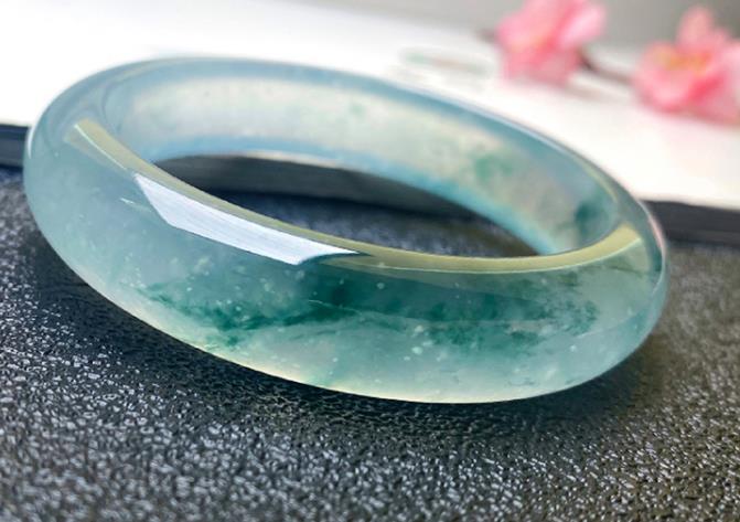 怎樣區(qū)分翡翠的種水？