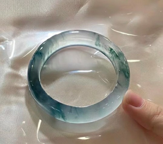 真正的翡翠吊墜多少錢(qián) 真正的翡翠吊墜多少錢(qián)
